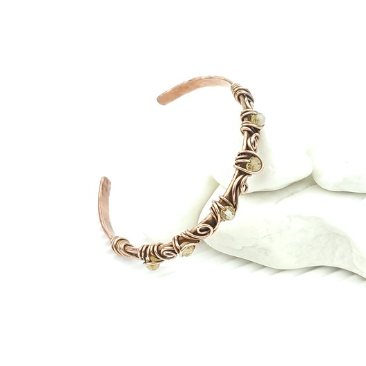 bransoletki wire wrapping Miedziana bransoleta mankietowa z cytrynem
