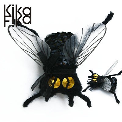 elagancka mucha BZZZzzz Kika Fika