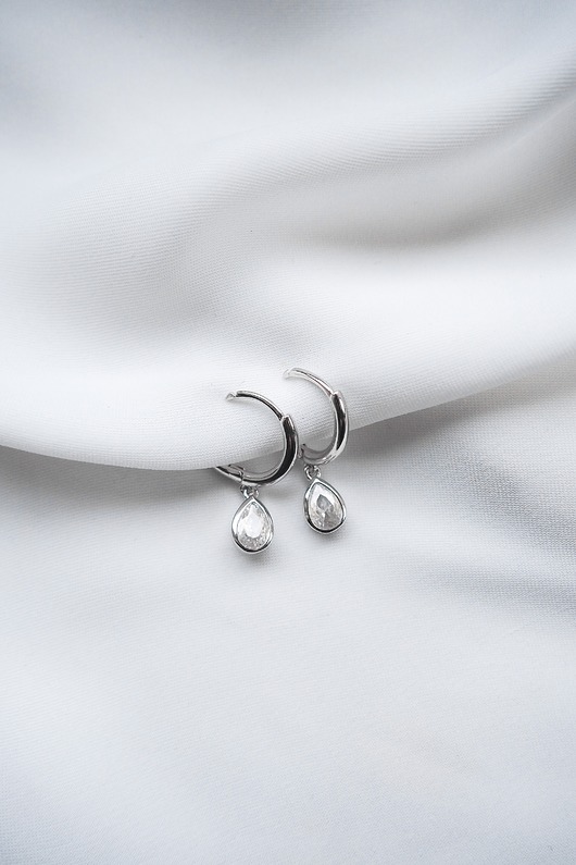 kolczyki srebrne Kolczyki koła srebrne z białą kropelką cyrkonia DROPLET WHITE
