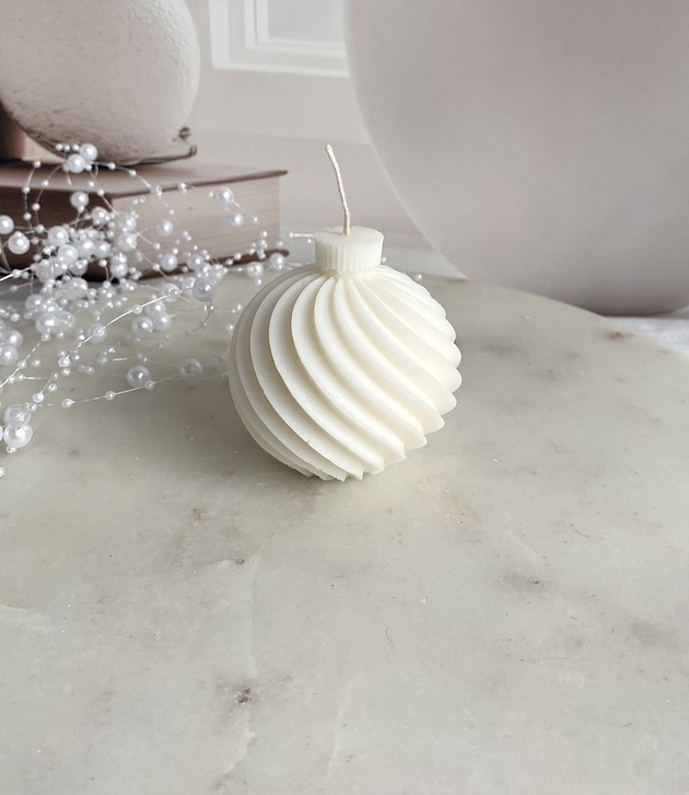 świeczniki i świece Świeca ekologiczna sojowa dekoracyjna "Christmas Bauble " 65x65mm