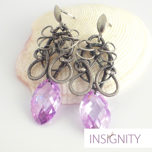 Violet eyes Insignity