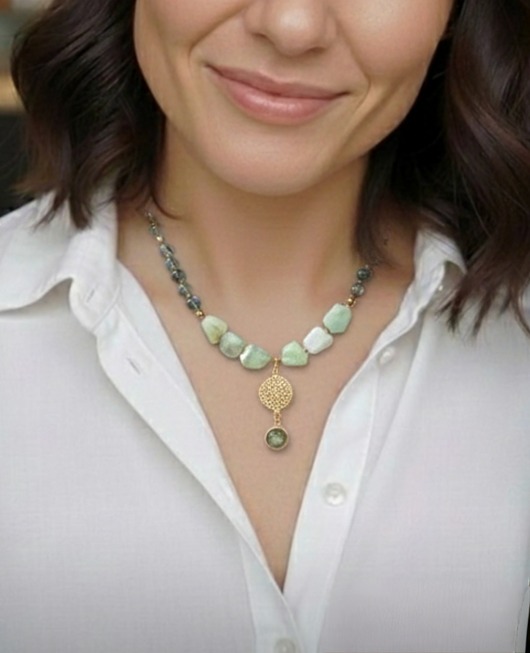 złote naszyjniki Naszyjnik z opalizacją - chryzopraz i labradoryt