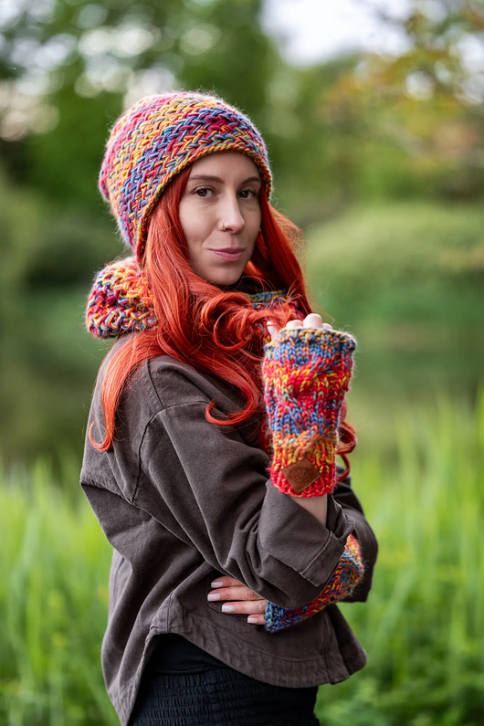 czapki damskie Czapka MERINO 100% "Przygaszone Czerwienie" EXPLORER