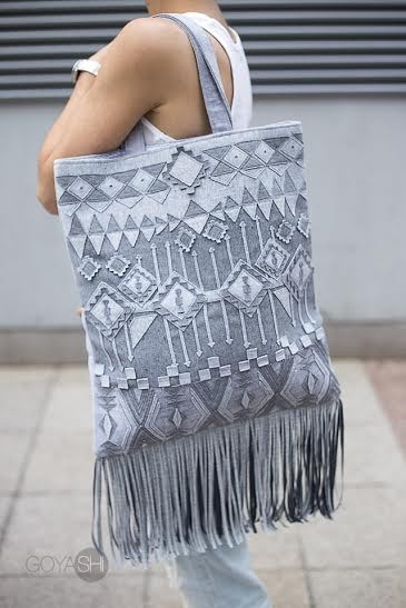 Torba typu boho z frędzlami GOYASHI