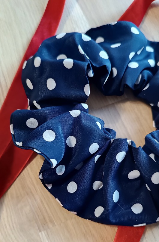 gumki do włosów Scrunchie gumka do włosów jedwabna Dottie navy granatowa groszki kropki S,M,L