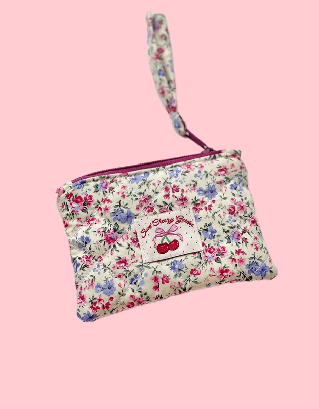 kosmetyczki Kosmetyczka pikowana w kwiatki mała