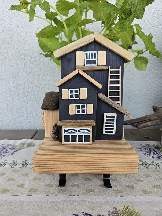 wieszaki Wieszak na klucze z domkami - czarna elegancja