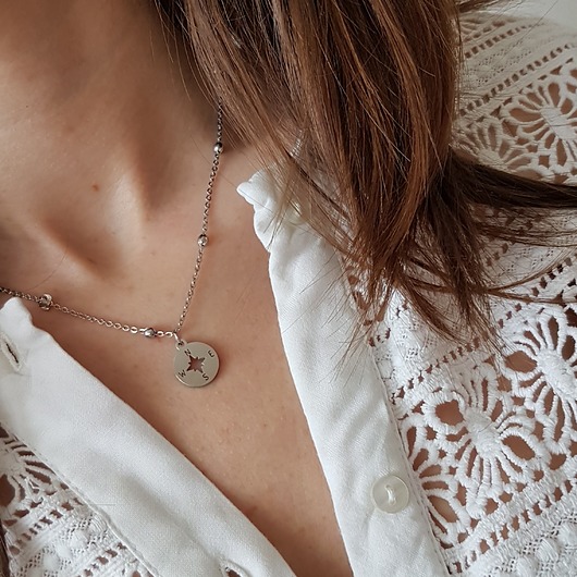 delikatny łańcuszek z różą wiatrów LEI handmade 