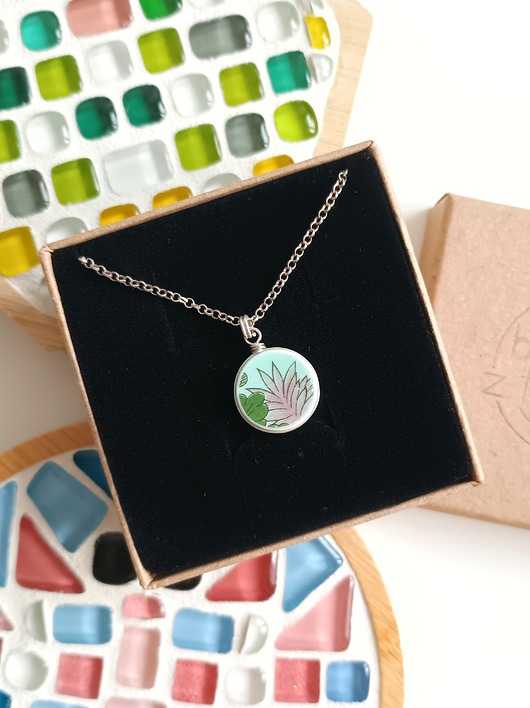 wisiory Naszyjnik z różowym kwiatkiem