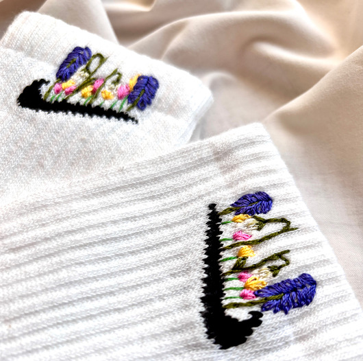 skarpetki damskie Białe skarpetki Nike z haftem ręcznym