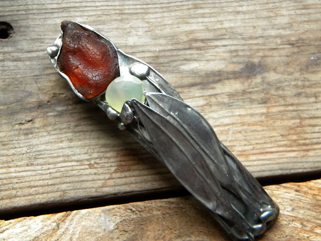 bursztyn i chalcedon  - klamra Beata Trotter