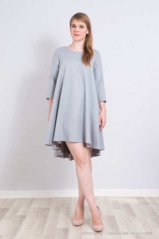 Sukienka elegancka KLOSZ kolor SZARY STALOWY OTTAVIANO Dominika Mlynczak