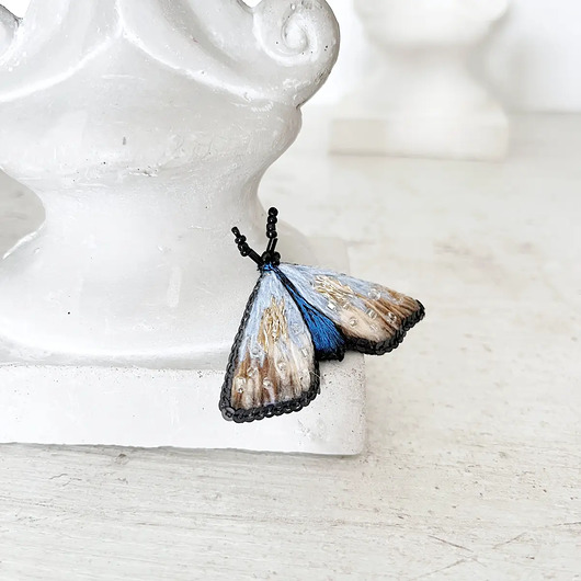 broszki Broszka ĆMA 15 ręcznie haftowana przypinka owady motyle