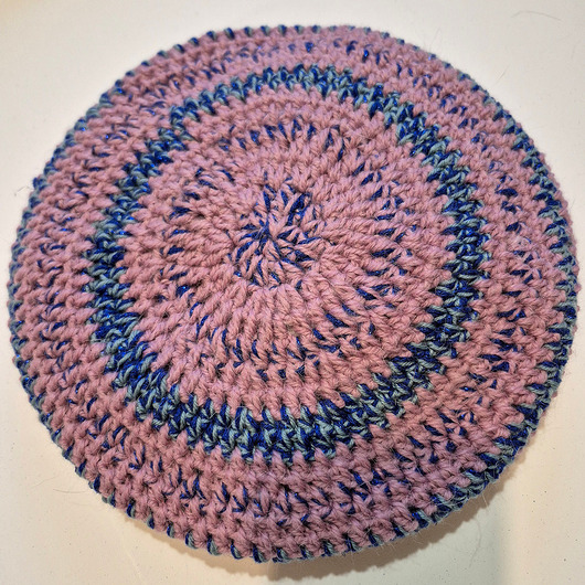 czapki damskie Unikatowy beret w typie toczka.