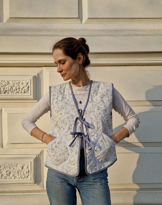 kamizelki damskie Kamizelka biała w kwiaty upcykling unikat 1/1