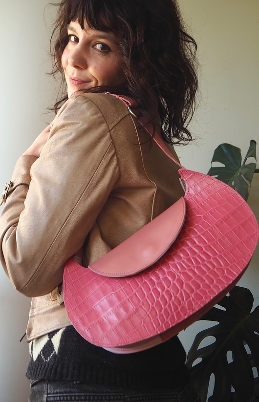 torby na ramię Skórzana różowa torebka rogalik z recyklingu krokodyl