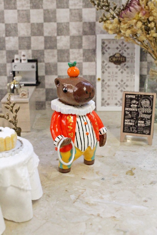 figurki i rzeźby Kapibara artysta cyrkowy