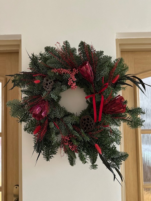 wianki bożonarodzeniowe Duży świąteczny wianek protea czerwień