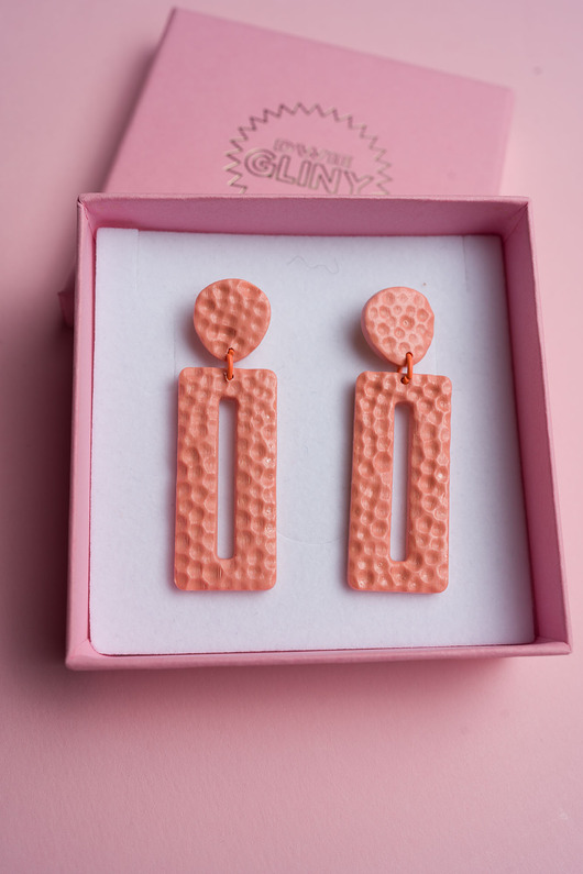 kolczyki z masy plastycznej Minimalistyczne sztyfty z fakturą