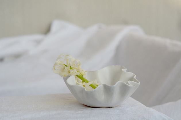 miski i misy Miseczka o nieregularnym kształcie biała ceramiczna