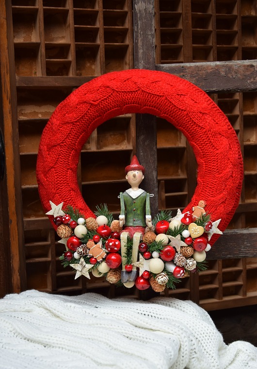 wianki bożonarodzeniowe Czerwony Wianek świąteczny z pinokiem- zamówienie indywidualne Pani Magda