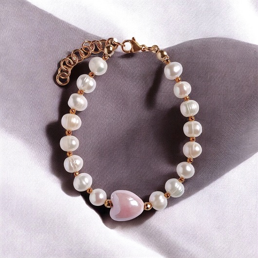 bransoletki z kamieni naturalnych Bransoletka : PERŁY naturalne i ceramiczne serduszko : pastelowe różowe