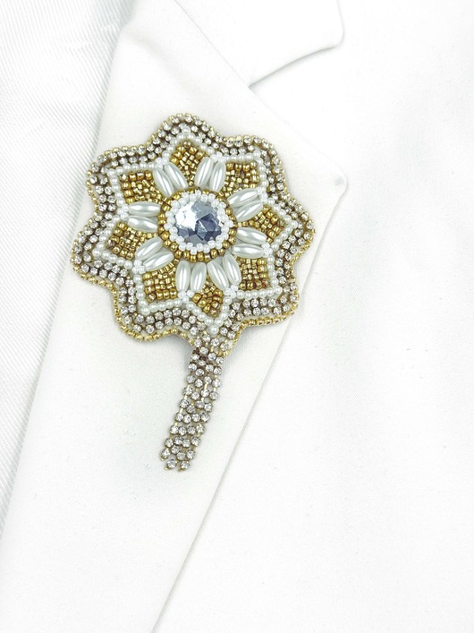 broszki Broszka haftowana kwiat 