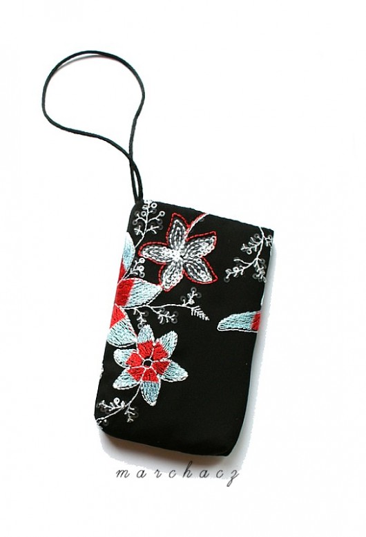Etui na telefon_tran... cekiny Manufaktura broszki