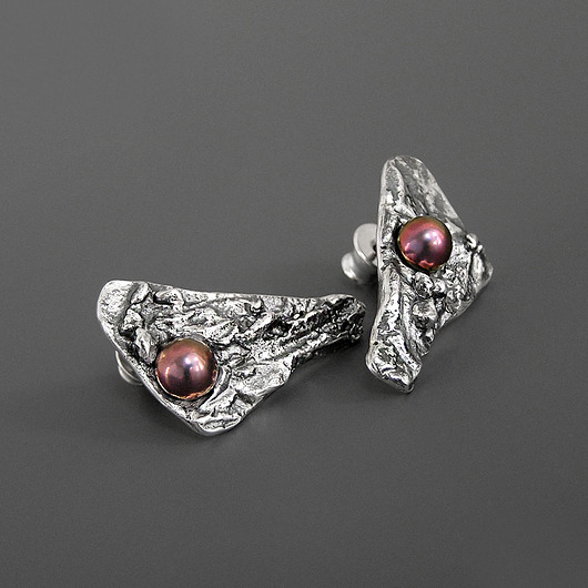 kolczyki srebrne Unikatowe surowe kolczyki srebrne z perłą