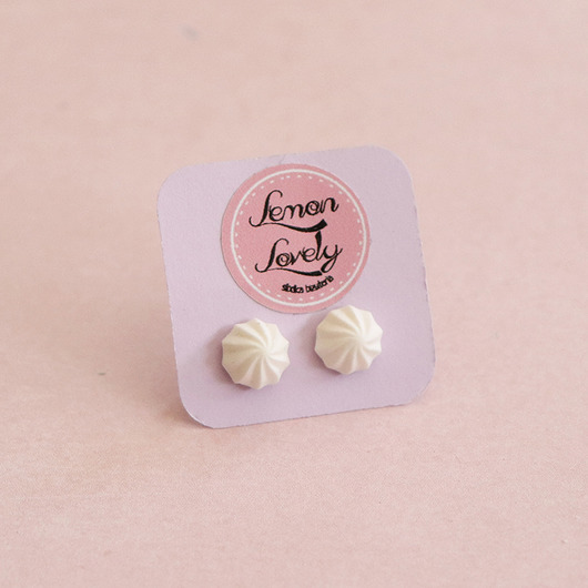 Białe bezy mini kolczyki dla dziewczynki Lemon Lovely