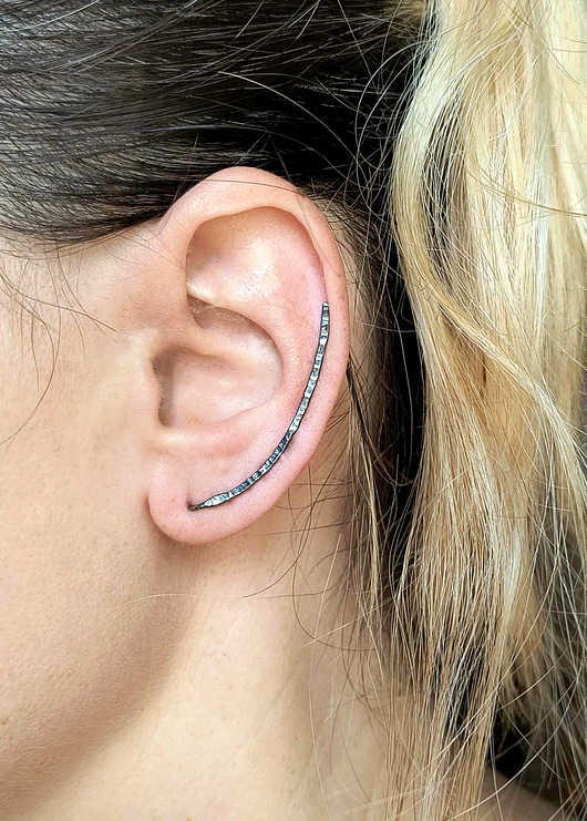 nausznice Kolczyk- nausznica Młotkowana czarna ze srebra na lewe ucho