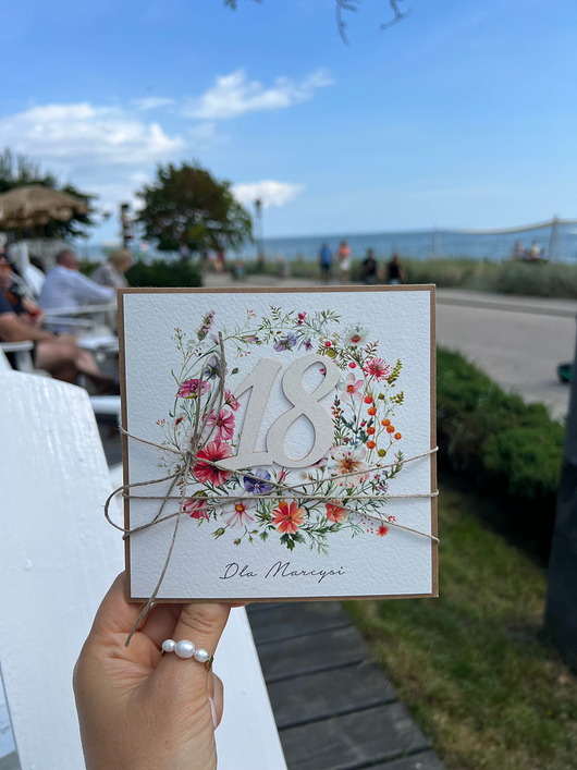 kartki scrapbooking Ręcznie robiona kartka na 18 urodziny, osiemnastka - pomysł na prezent życzen