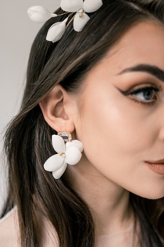Biżuteria ślubna FLORA MINI - kolczyki ślubne kwiaty z jedwabiu z kryształem