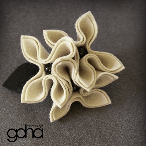 ecru with black-Biżuteria Autorska FlowerFelt Design