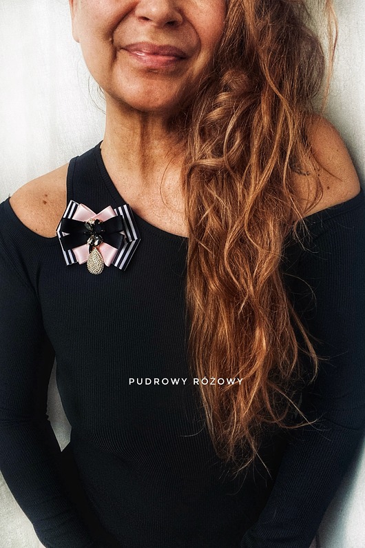 broszki Brosza  z czarną ozdobą w stylu glamour  NEW