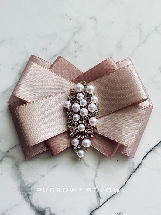 broszki Brosza z  ozdobą wysadzaną perłami New