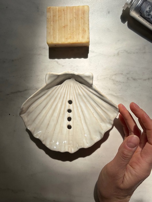 mydelniczki Ceramiczna Mydelniczka z Odpływem Muszelka Muszla Pearl White