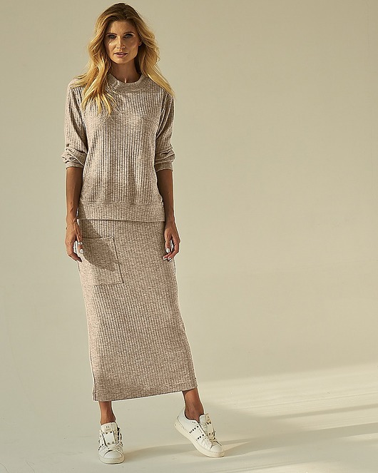 Dzianinowy sweter w prążki beżowy ANTI by Gibaszewski