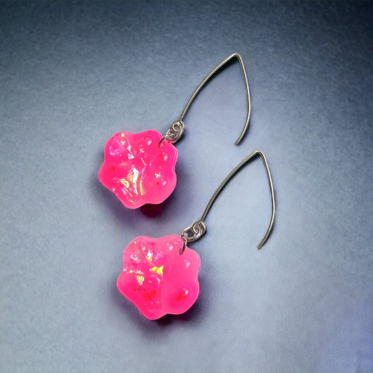 kolczyki z żywicy BARBIE : łapki :: UNIKATOWE kolczyki z żywicy