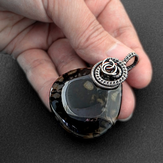 wisiory Sia - wisiorek z agatem mszystym i oksydowanym srebrem, wire wrapping