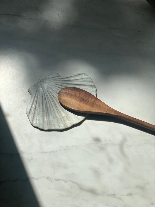 pojemniki na biżuterię Ceramiczna Podstawka na Łyżkę Muszla Satin v White Talerzyk pod Łyżkę
