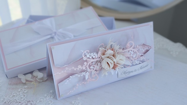 zaproszenia i kartki na ślub Elegancka kartka ślubna z imionami w pudełku
