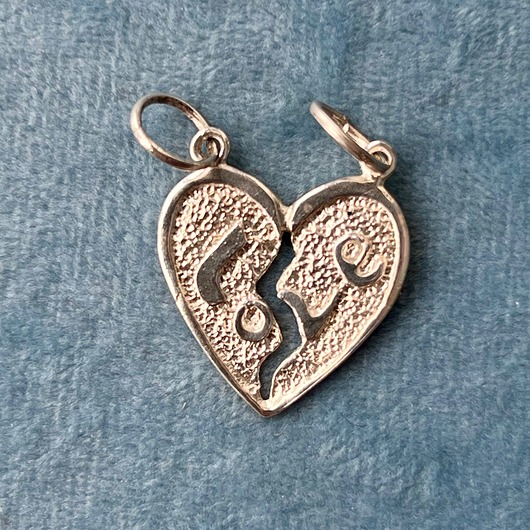 srebrne naszyjniki Serce LOVE ze srebra 925 - dzielone na pół możliwość noszenia osobno.