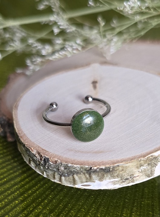 pierścionek z żywicy Pierścionek z zielonym oczkiem dużym