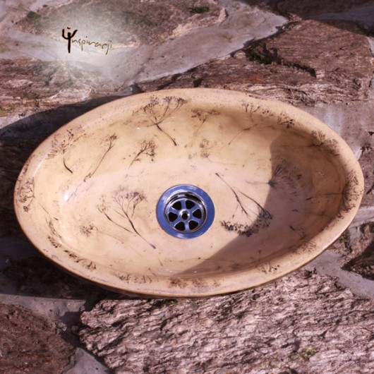 Ceramiczna umywalka - z natury owalna w inspiracji