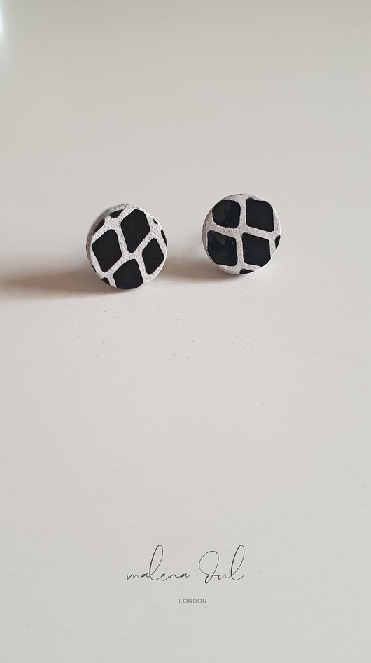 kolczyki - inne MINI GAJA urocze czarno-białe kolczyki  skóra