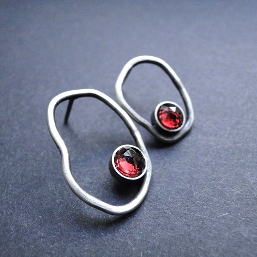 kolczyki srebrne Kolczyki srebrne Obłe z granatami