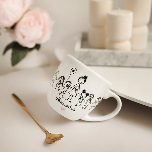 kubki Kubek 300 ml - z grafiką dzieci wokół kubka + personalizacja imieniem Pani