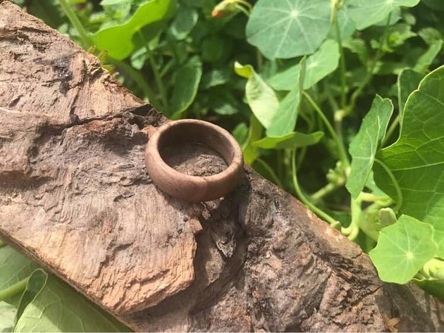 obrączki Minimalistyczny pierścionek z orzecha