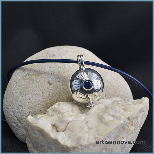 srebrne naszyjniki Srebrny medalion sekretnik z sodalitem